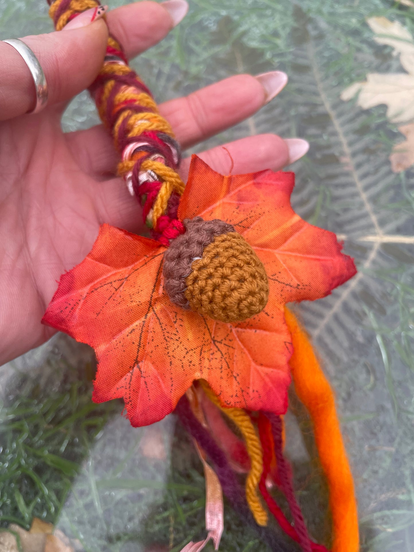 Cosy Leaf Acorn Bead